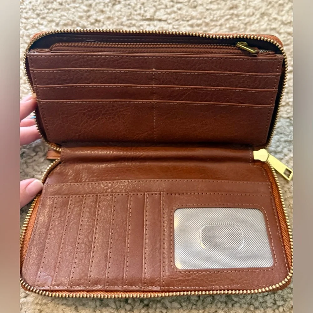 Fossil, large wallet. Brown. NWT. Width 4.25 Length 8. - Picture 5 of 9